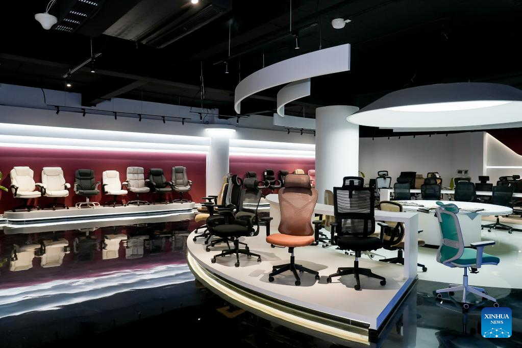 83c2bedfcc584a369d37ad37af7b47c6