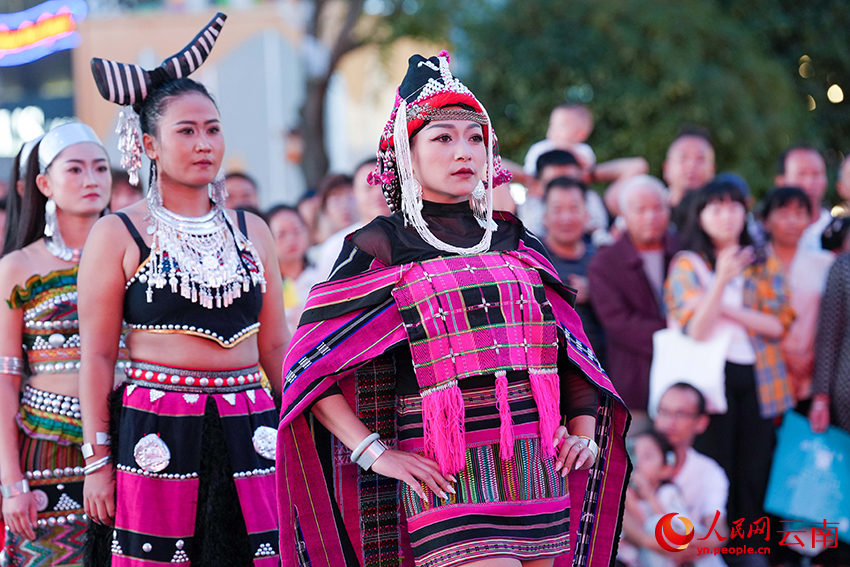 FOREIGN1756952066518R9857ZEV4T