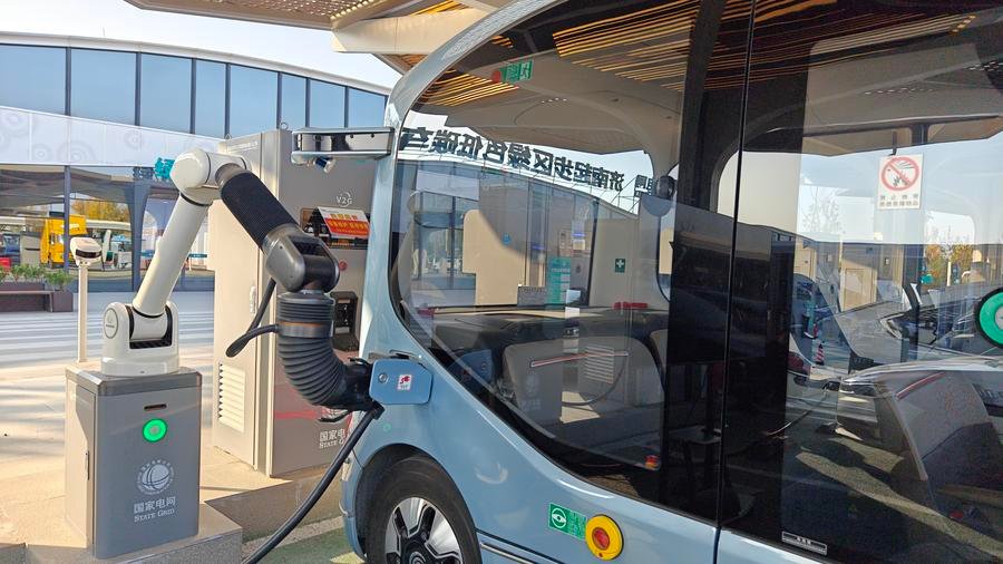 China’s autonomous buses lead the way to smarter urban mobility