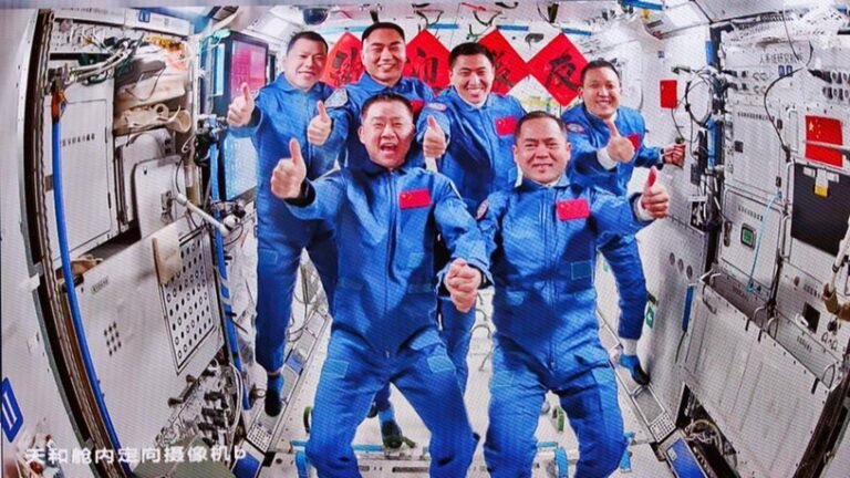 FOCUS | Shenzhou-21 astronauts enter space station