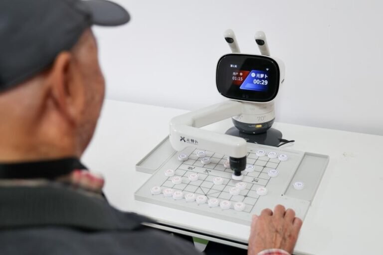 Xinhua Headlines: As China tackles aging, elderly-care robots hit fast track