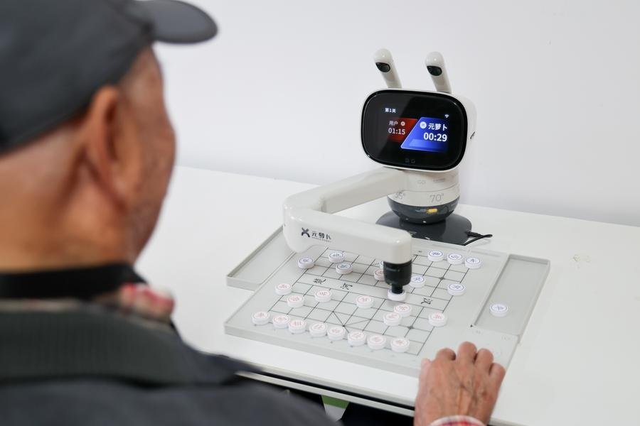 Xinhua Headlines: As China tackles aging, elderly-care robots hit fast track