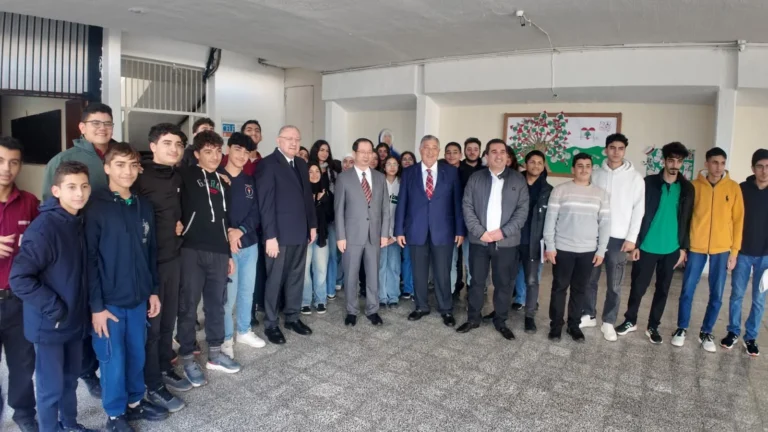 السفير-الصيني-يزور-مدرسة-العاملية-ويؤكد-دعم-بكين-للتعليم-في-لبنان