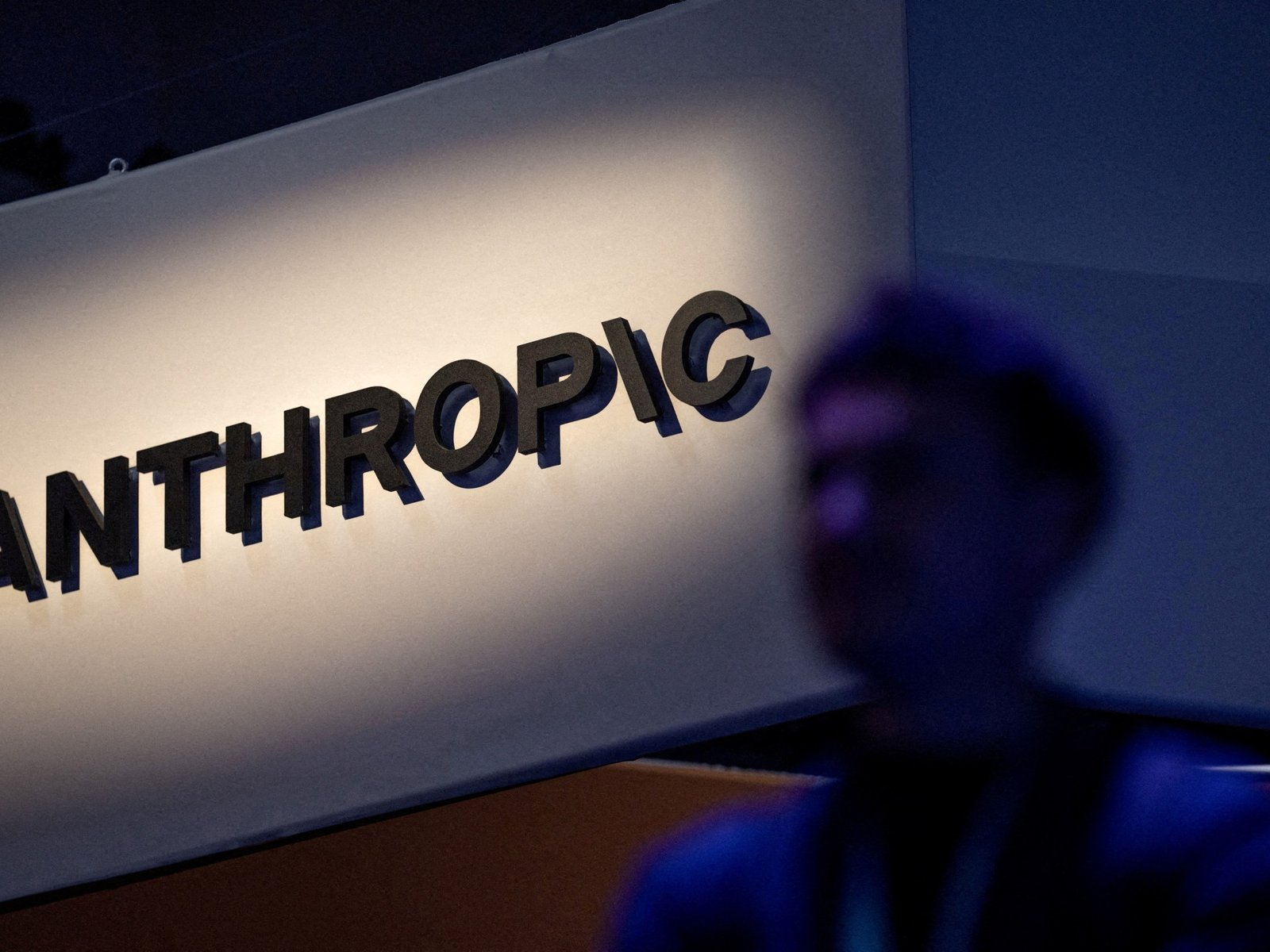 Experts defer to AI in decision-making, Anthropic study finds