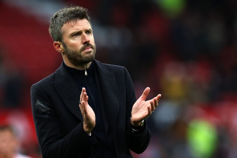 Carrick stays on as Manchester United manager for crucial Chelsea match