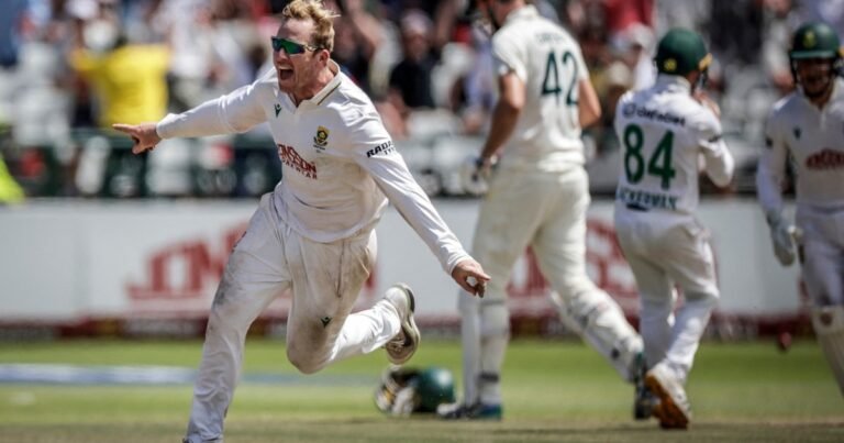 South Africa hammer Australia as Harmer takes career best bowling of 6-16
