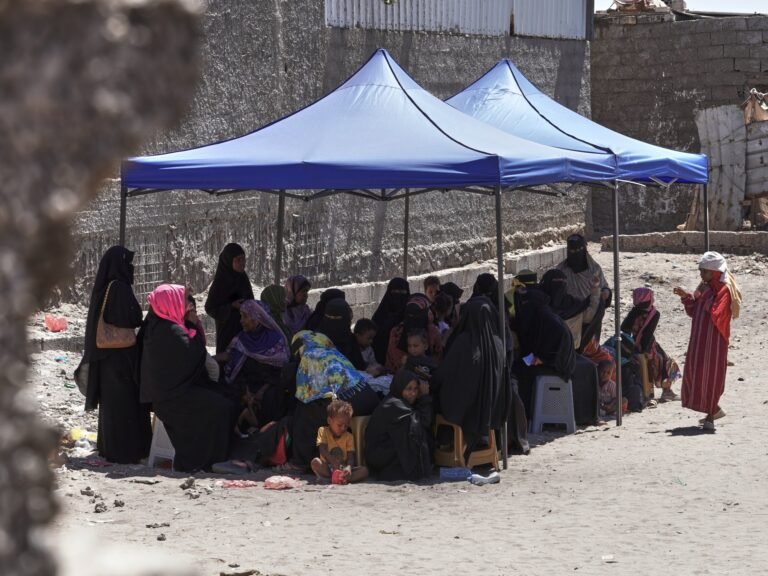 New Yemen fighting displaces 290,000, says UN, with pregnant women at risk