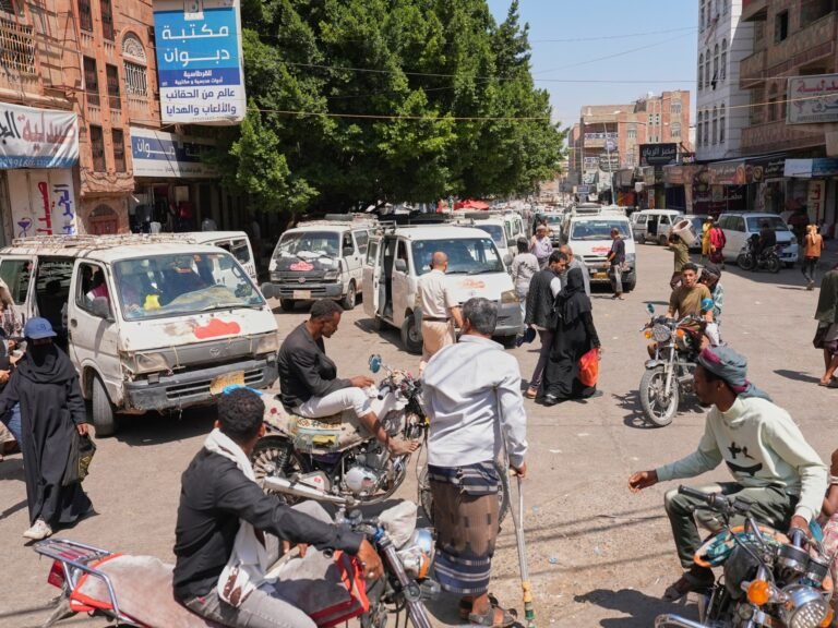 Fighting intensifies across Yemen as humanitarian crisis deepens