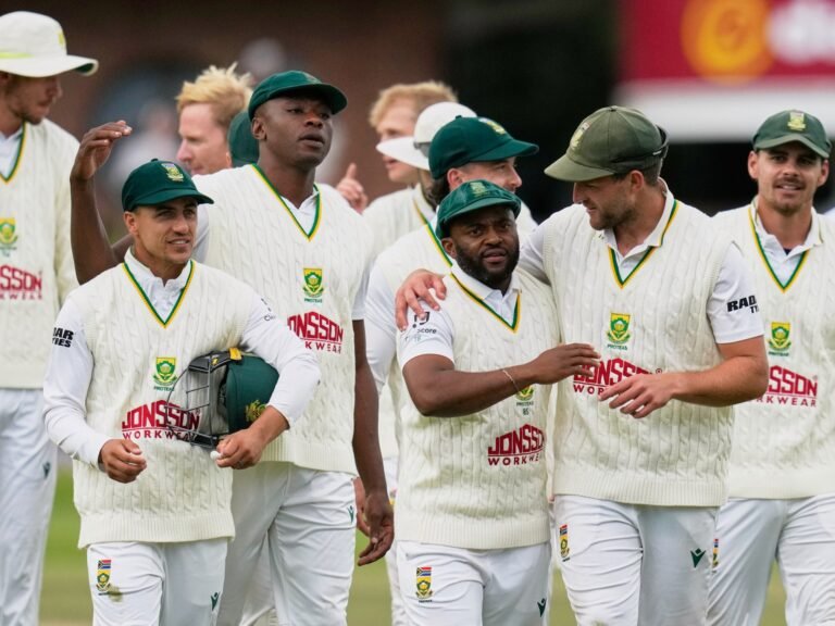 South Africa crush Australia by an innings to level cricket Test series