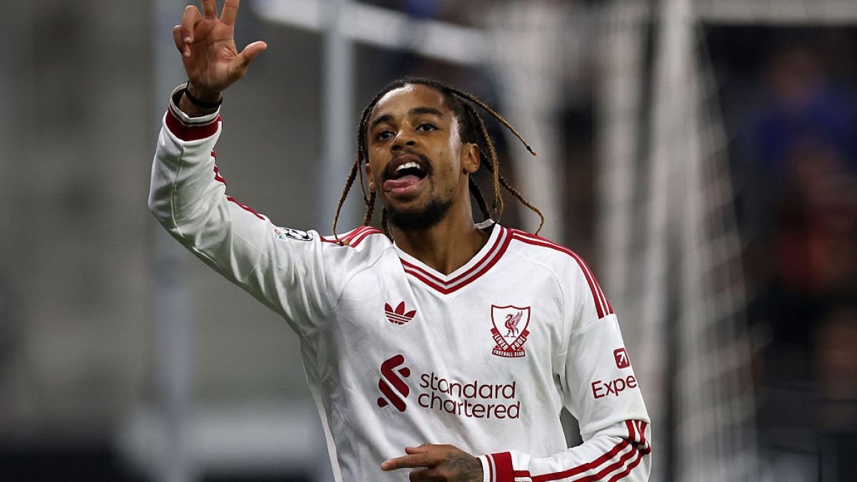 Barcola scores hat-trick as Liverpool hit LASK for six, Feyenoord beat Como