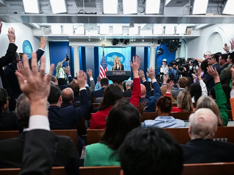 Judge extends White House access for US media outlets amid Trump standoff