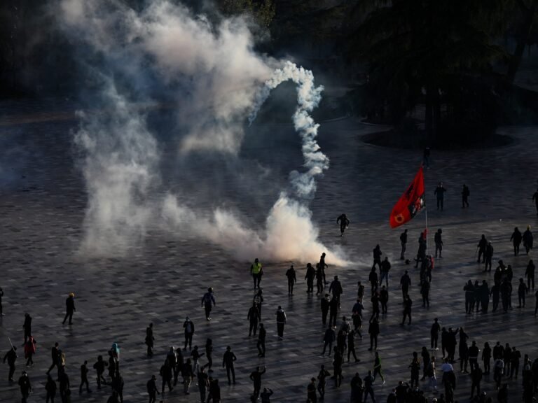 Thousands gather at new Albanian antigovernment rally