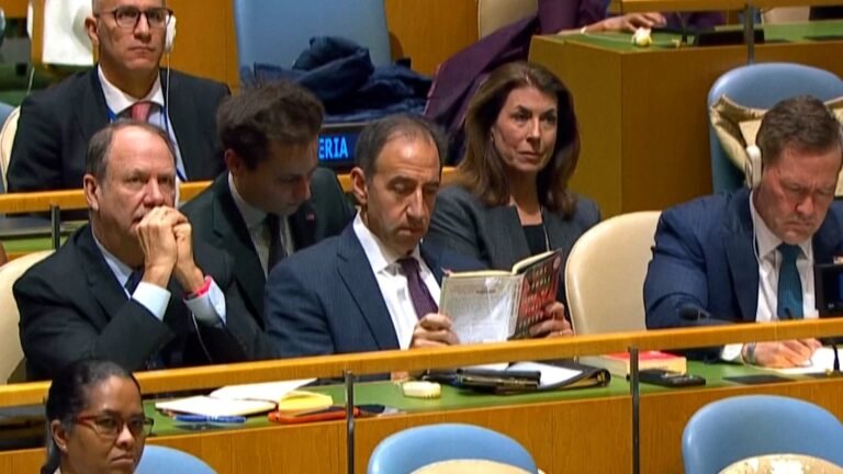 US envoy reads anti-Castro book during Cuban FM’s UN address
