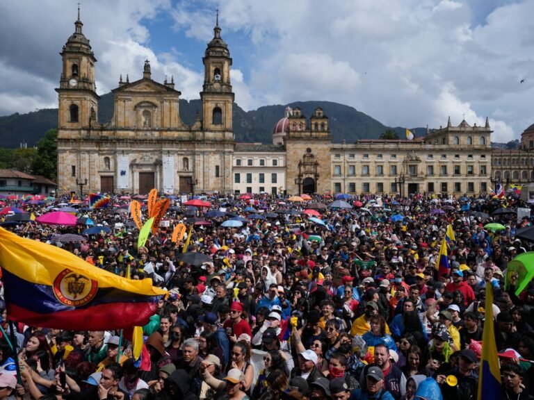 Colombia opposition groups launch protest against de la Espriella’s cuts