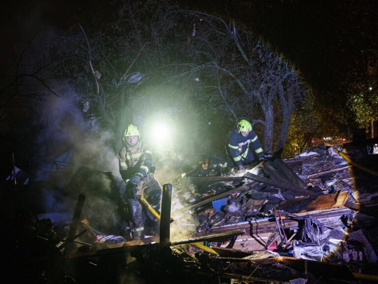 Russian strikes hit Kyiv after Witkoff meets Putin