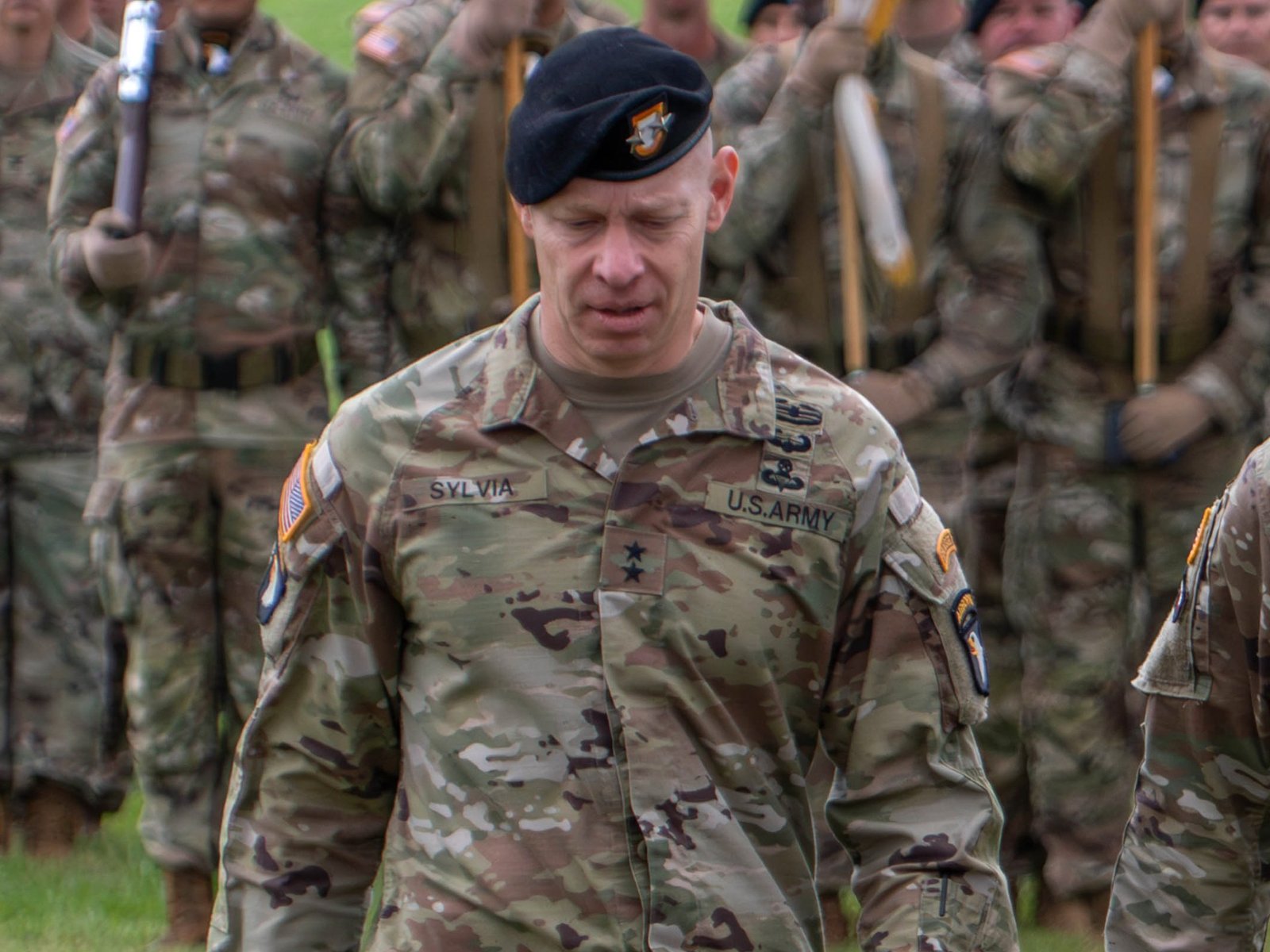 Pentagon fires general it says leaked classified information to media