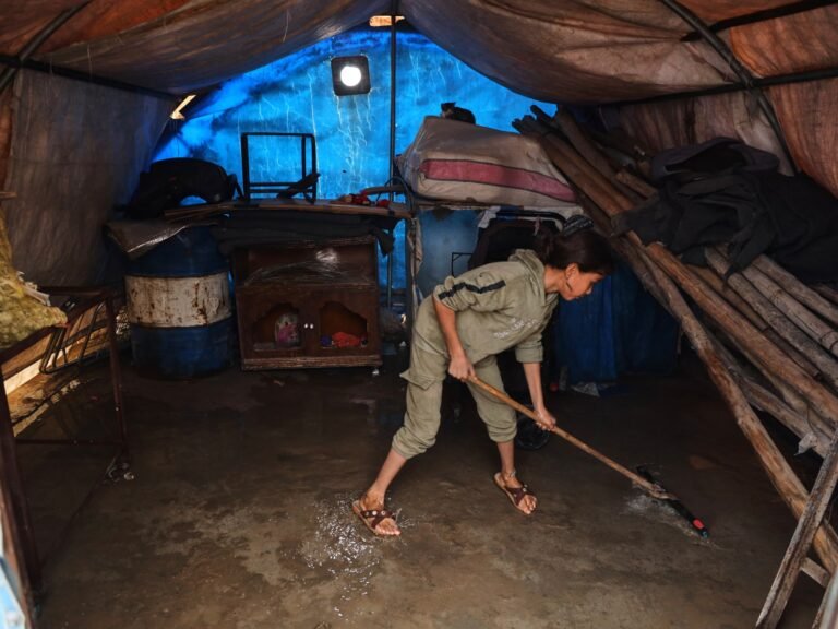 Flash floods kill five in Syria
