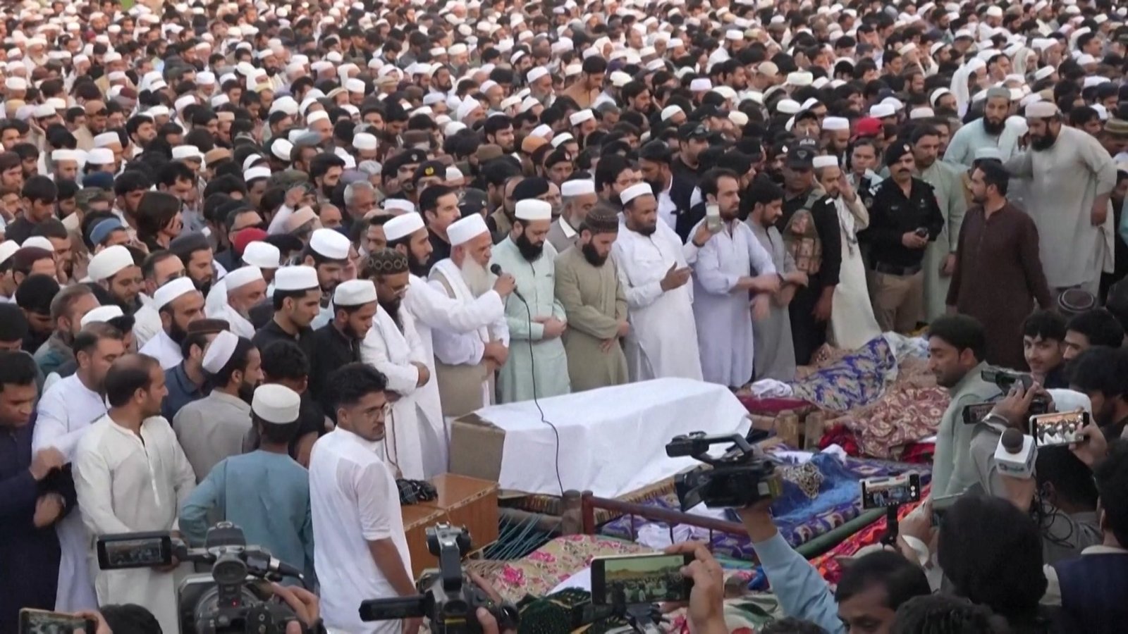 Peshawar mourns children killed in school roof collapse