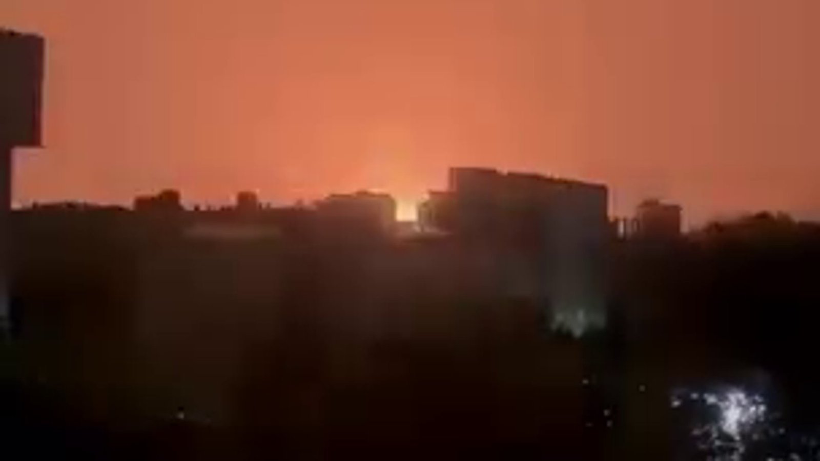 Saudi-led forces try to break Houthi siege of Taiz with airstrikes