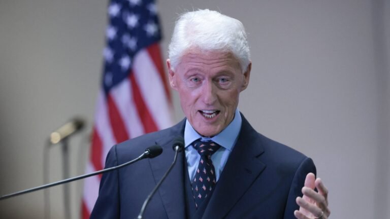Bill Clinton quotes Quran and condemns anti-Muslim rhetoric