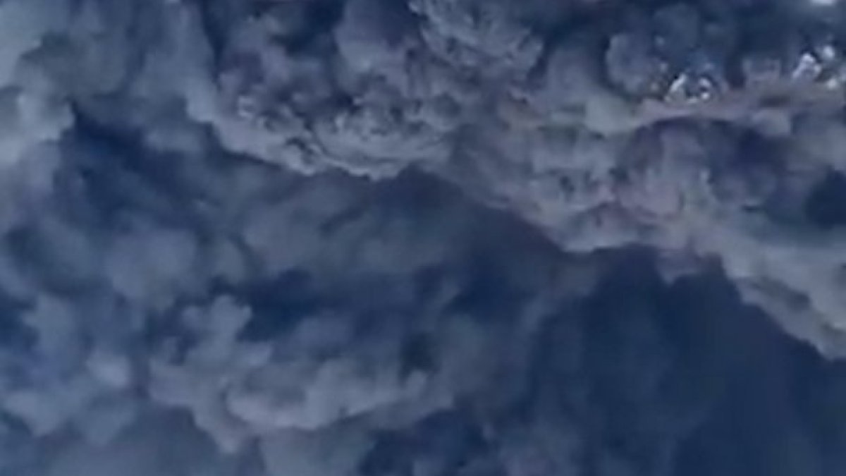Philippines raises alert as Mayon Volcano erupts