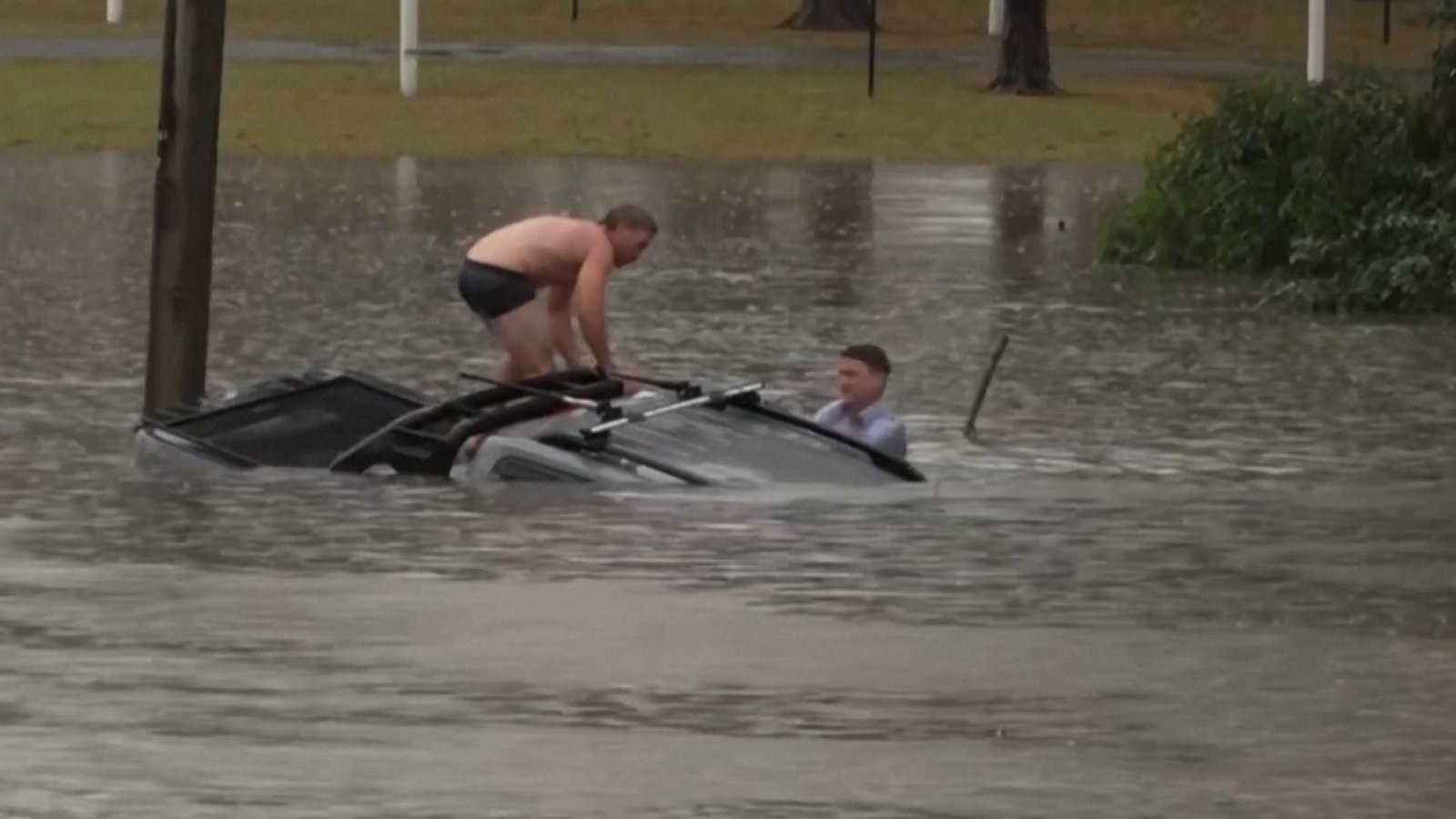 Australian TV reporter rescues man from sinking car