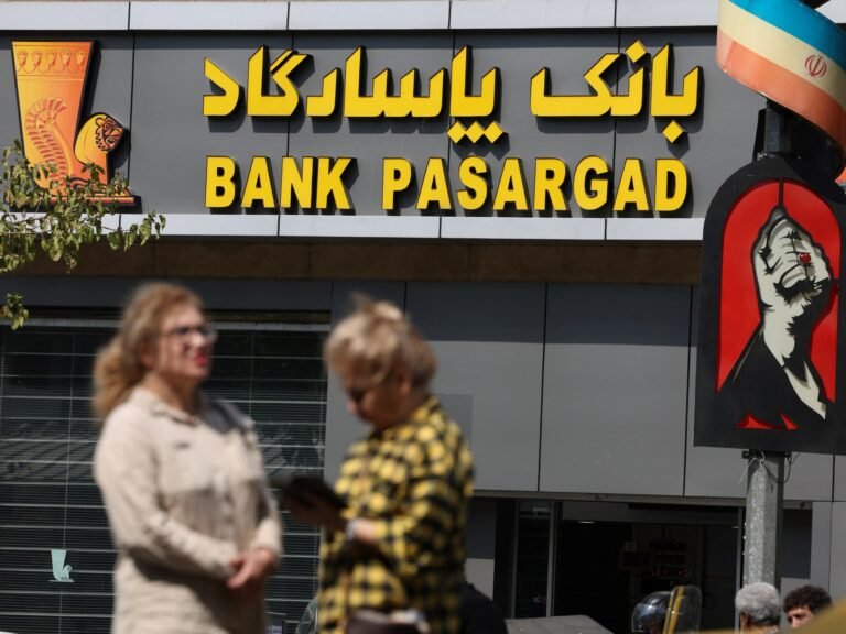 How do Iranians move money abroad to avoid US sanctions?