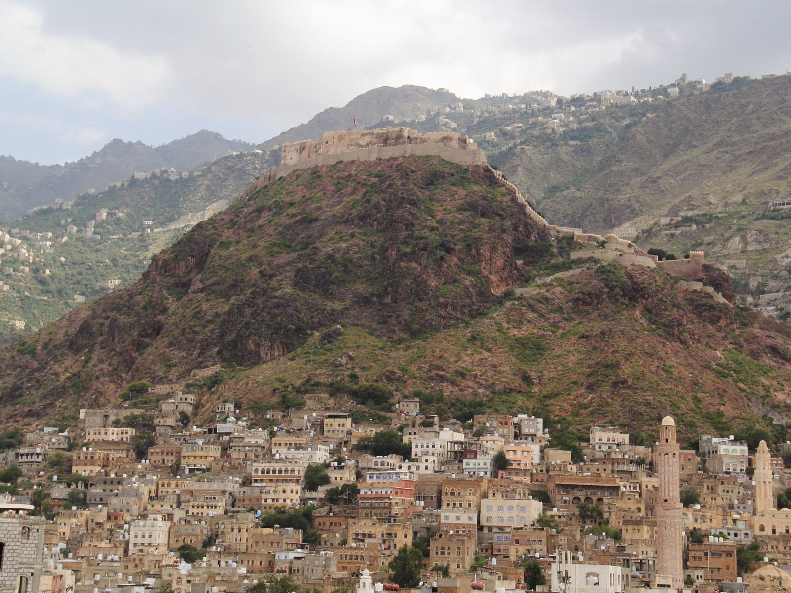 Houthis target Yemen’s presidential palace in Aden with missiles