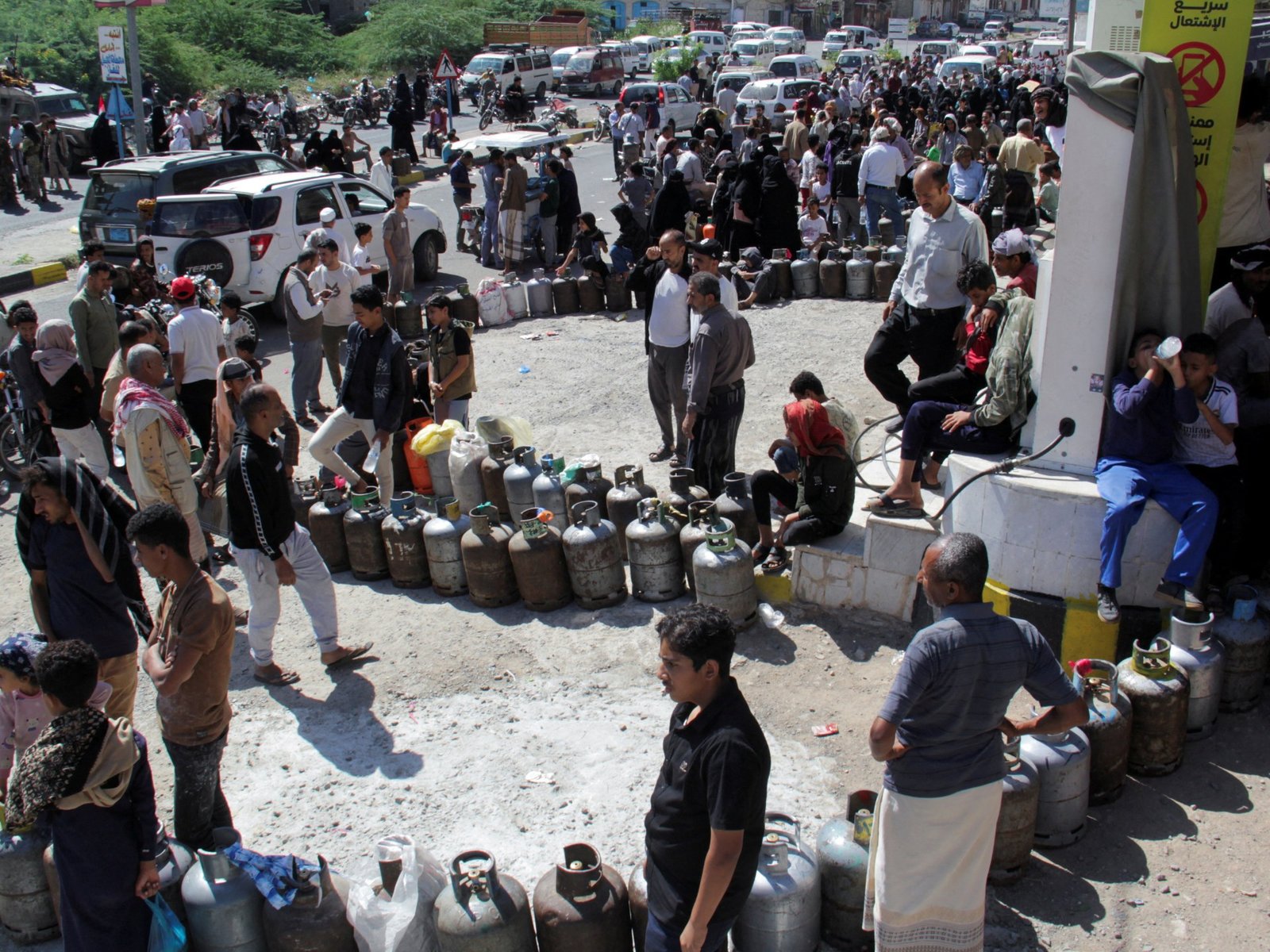 More than 250,000 displaced in Yemen since fighting escalated: UNHCR