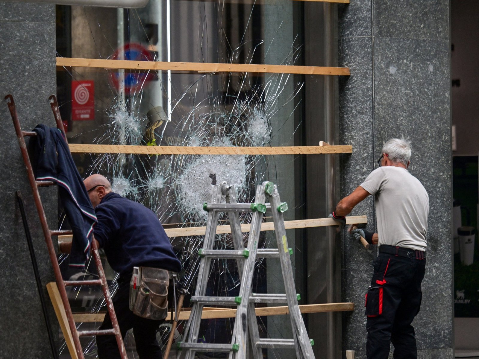 Are parents in France and Italy liable for damage caused by student protesters?