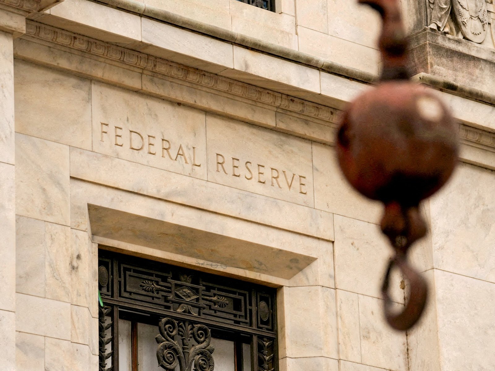 Fed leaves interest rates unchanged despite inflation in the US