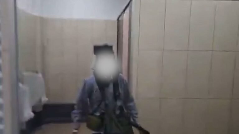 16-year-old Malaysian student attacks his teacher with axe
