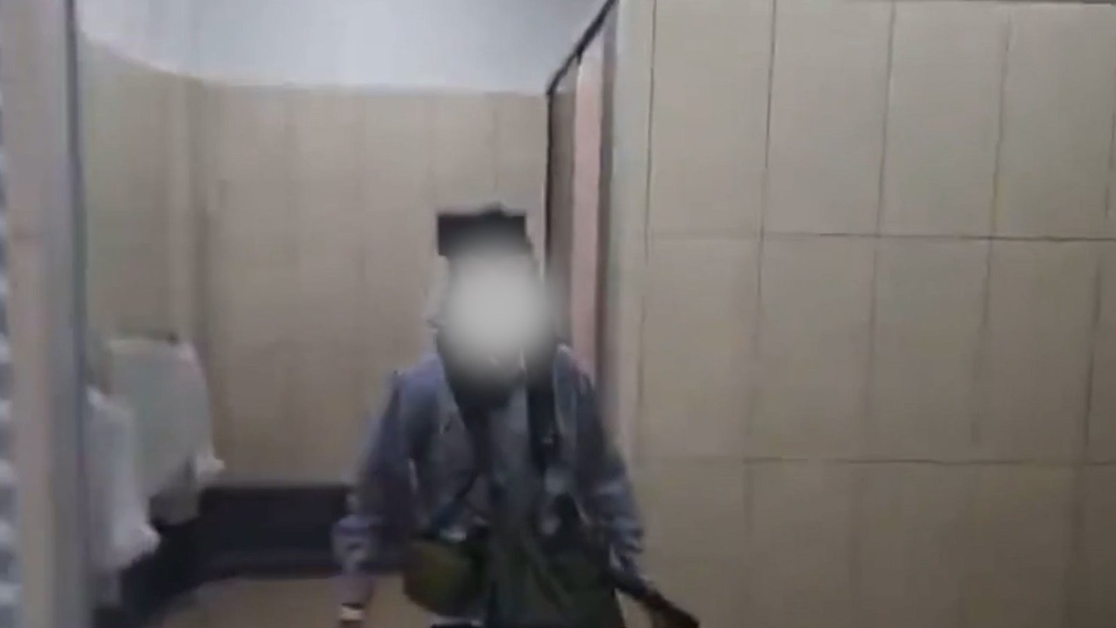 16-year-old Malaysian student attacks his teacher with axe