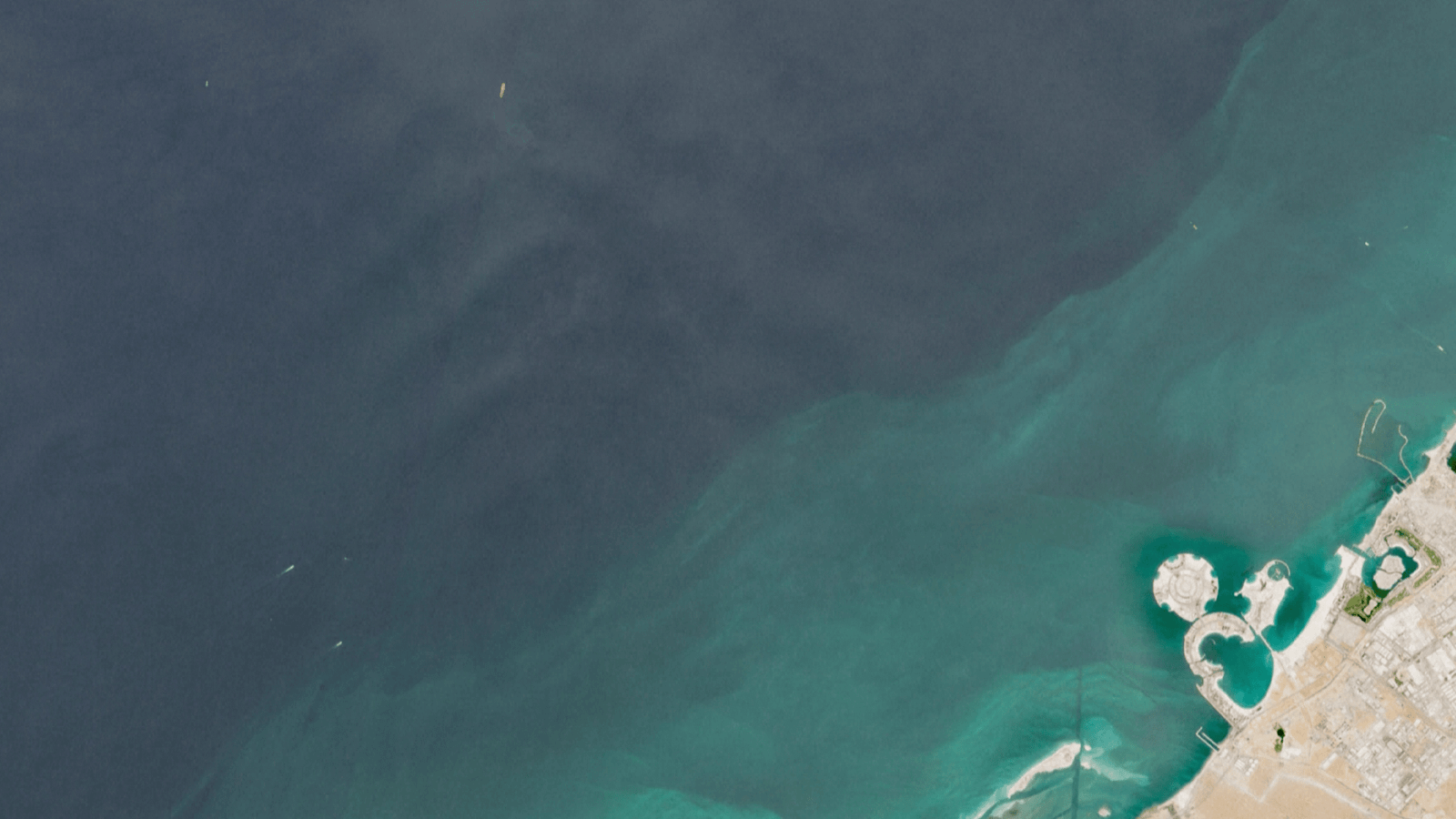Massive oil slick seen weeks after tanker struck off UAE’s coast
